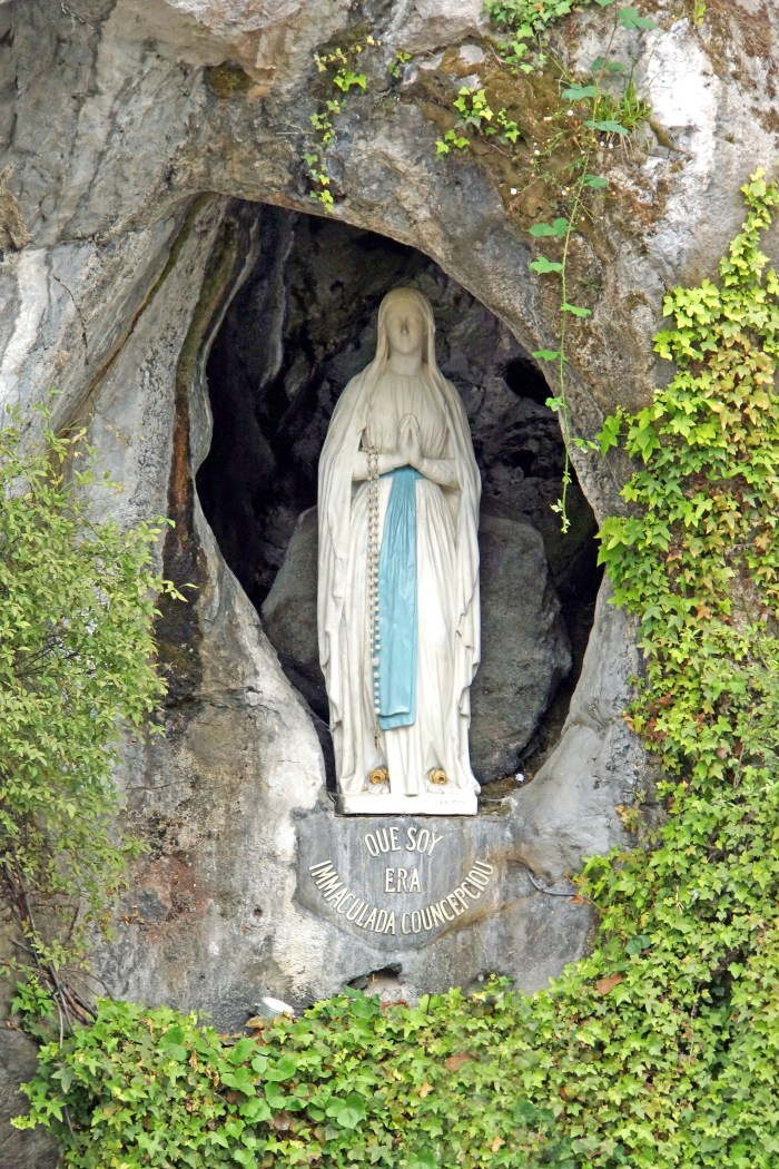 France-002009_-_Our_Lady_of_Lourdes_(15774765182)
